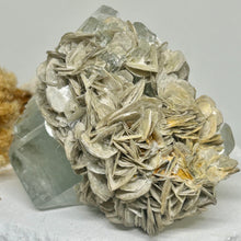 Load image into Gallery viewer, Aquamarine & Mica