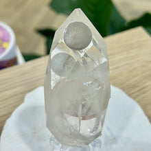 Load image into Gallery viewer, Clear Quartz Point