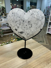 Load image into Gallery viewer, Howlite Heart