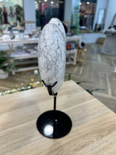 Load image into Gallery viewer, Howlite Heart