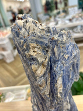 Load image into Gallery viewer, Blue Kyanite