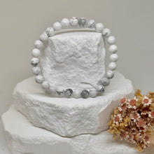 Load image into Gallery viewer, Howlite Bracelet