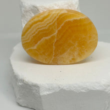 Load image into Gallery viewer, Yellow Calcite