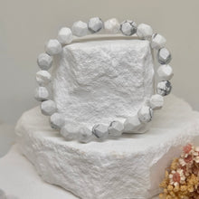 Load image into Gallery viewer, Howlite Bracelet