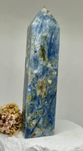 Load image into Gallery viewer, Blue Kyanite Point