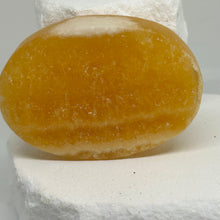 Load image into Gallery viewer, Yellow Calcite