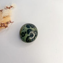 Load image into Gallery viewer, Kambaba Jasper Palms