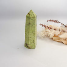 Load image into Gallery viewer, Green Opal Point