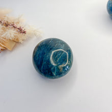 Load image into Gallery viewer, Apatite Palm