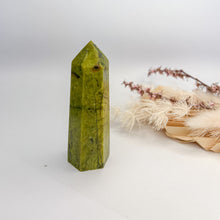 Load image into Gallery viewer, Green Opal Point