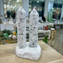 Load image into Gallery viewer, Howlite Points

