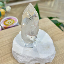 Load image into Gallery viewer, Clear Quartz Point
