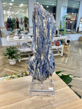 Load image into Gallery viewer, Blue Kyanite
