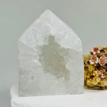 Load image into Gallery viewer, White Geode Quartz Cluster Points
