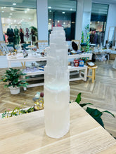 Load image into Gallery viewer, Selenite Lamp
