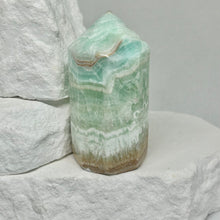 Load image into Gallery viewer, Caribbean Calcite Points
