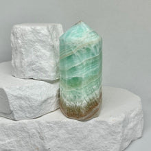 Load image into Gallery viewer, Caribbean Calcite Points
