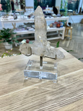 Load image into Gallery viewer, Clear Quartz Cluster Points
